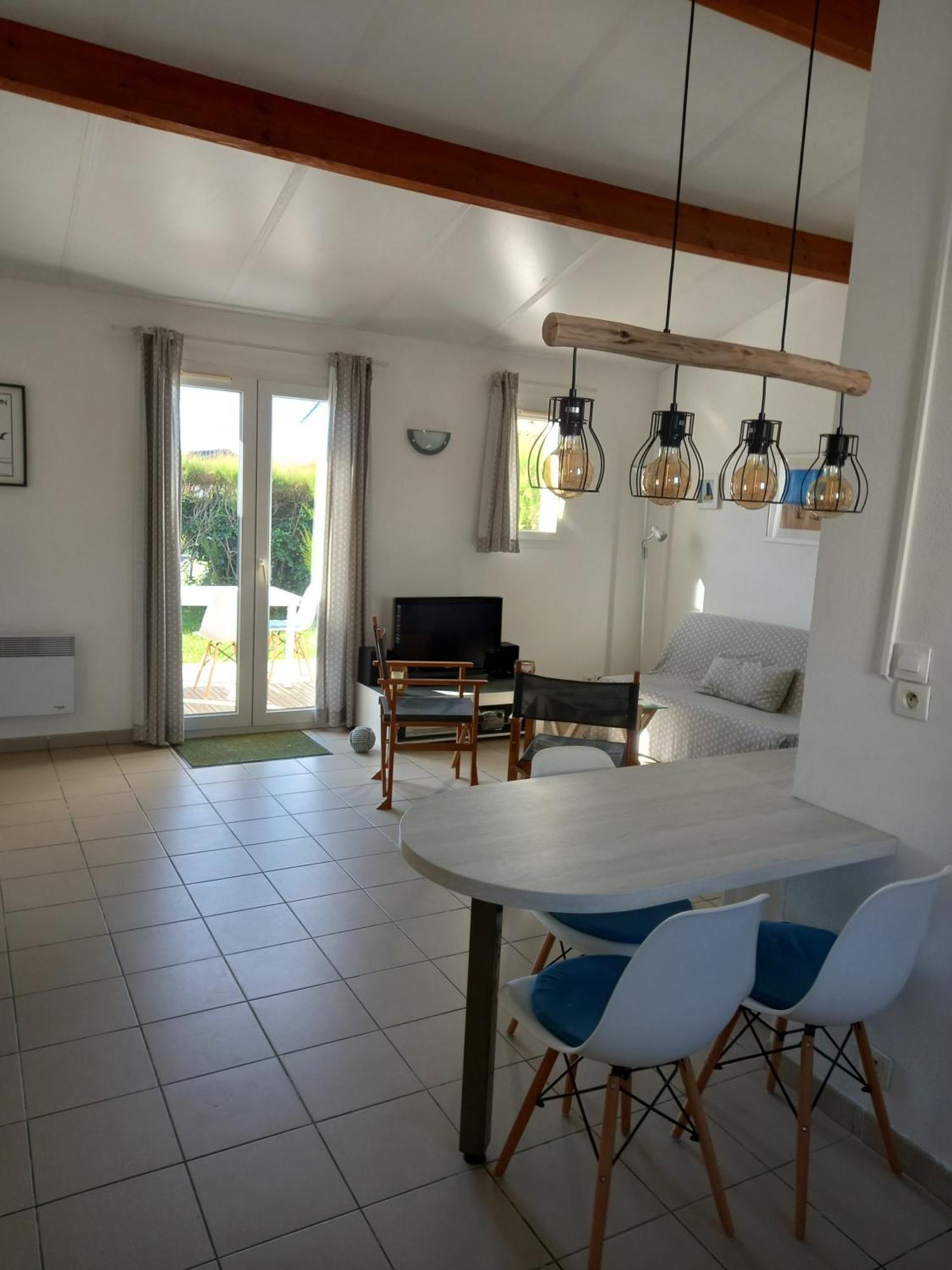 Maison Cosy Avec Piscine Partagee Ле-Шато-д'Олерон Экстерьер фото