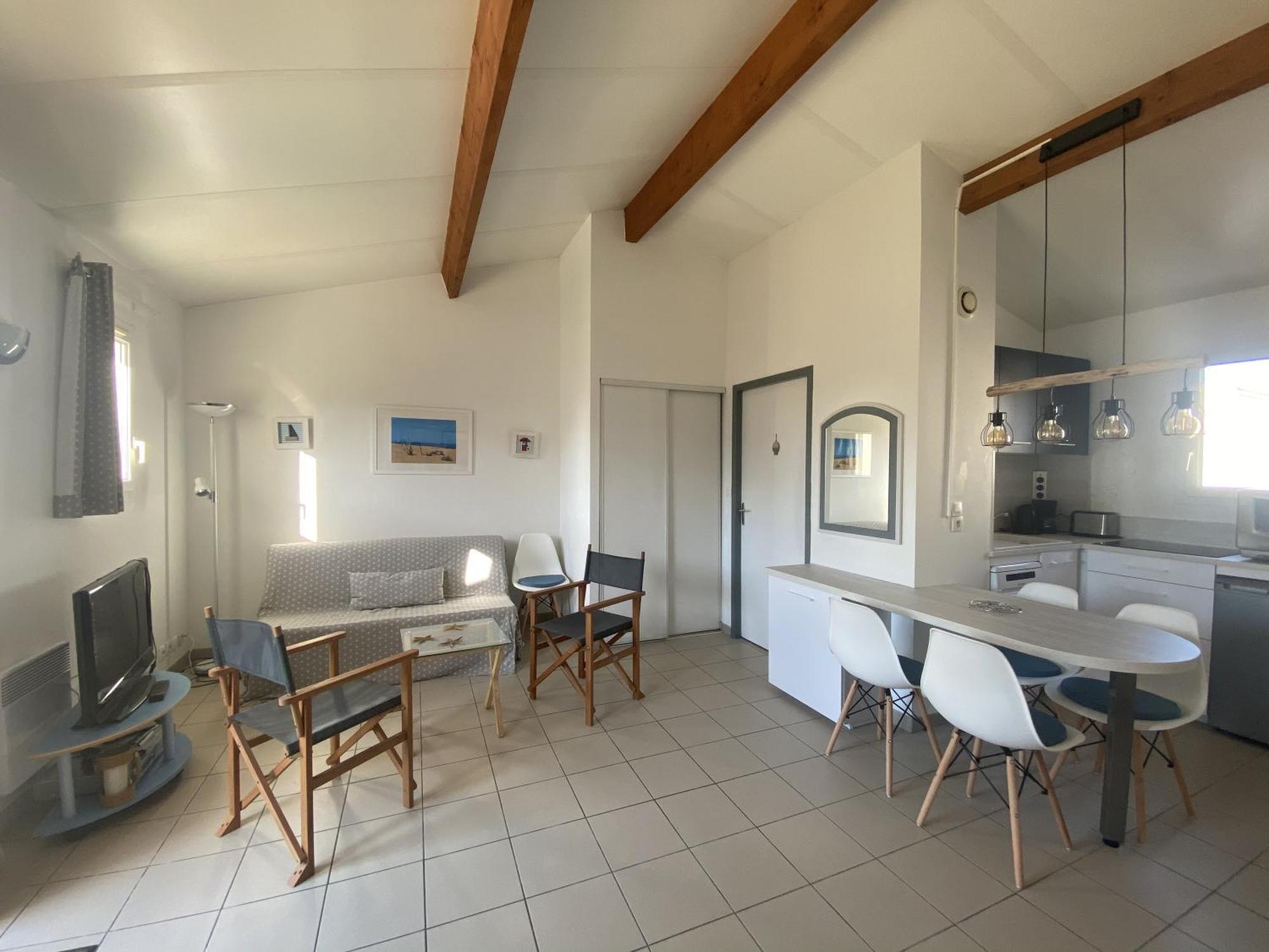Maison Cosy Avec Piscine Partagee Ле-Шато-д'Олерон Экстерьер фото